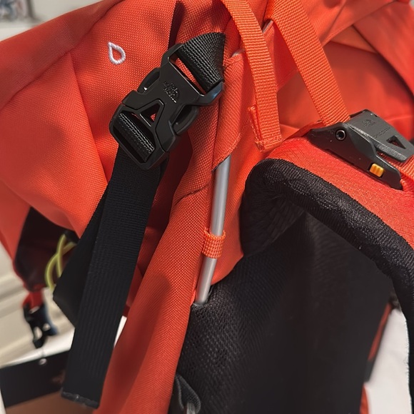 North Face backpack - Picture 4 of 5